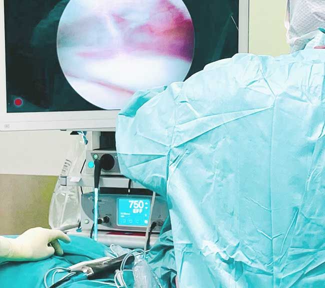 Dr Martin Schwarz Unfallchirurgie und Orthopaedie in Wien Spezialisierungen Arthroskopie